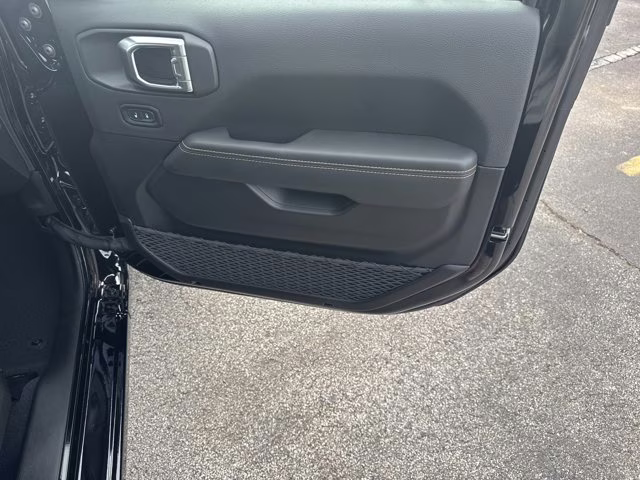 2026 Black Clearcoat Jeep Gladiator Sahara 4X4 Truck