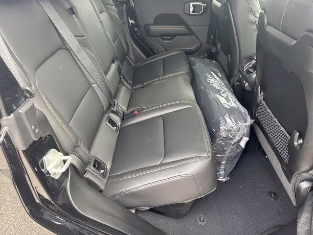 2026 Black Clearcoat Jeep Gladiator Sahara 4X4 Truck