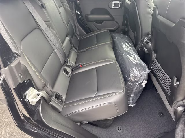 2026 Black Clearcoat Jeep Gladiator Sahara 4X4 Truck