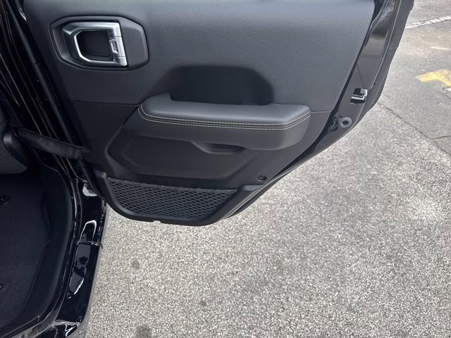 2026 Black Clearcoat Jeep Gladiator Sahara 4X4 Truck