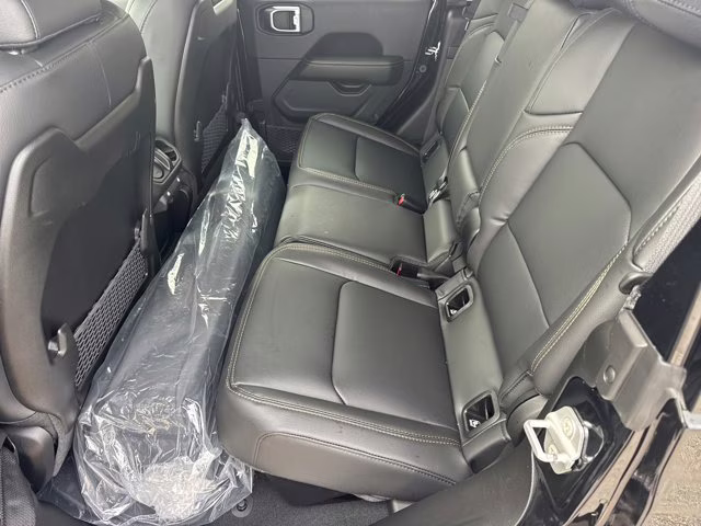 2026 Black Clearcoat Jeep Gladiator Sahara 4X4 Truck