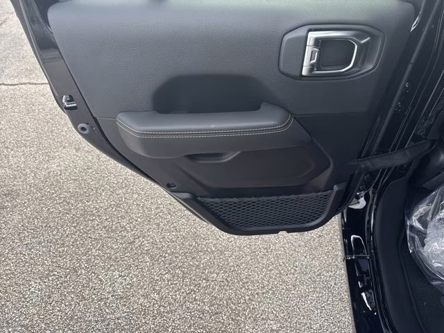 2026 Black Clearcoat Jeep Gladiator Sahara 4X4 Truck