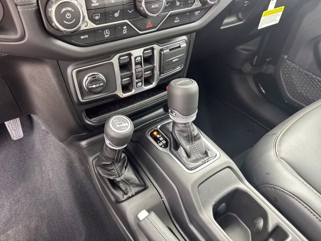 2026 Black Clearcoat Jeep Gladiator Sahara 4X4 Truck