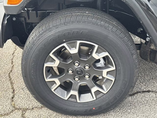 2026 Black Clearcoat Jeep Gladiator Sahara 4X4 Truck