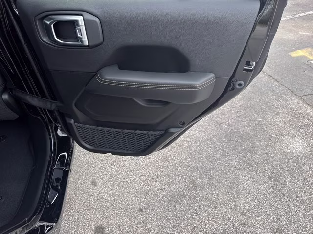 2026 Black Clearcoat Jeep Gladiator Sahara 4X4 Truck