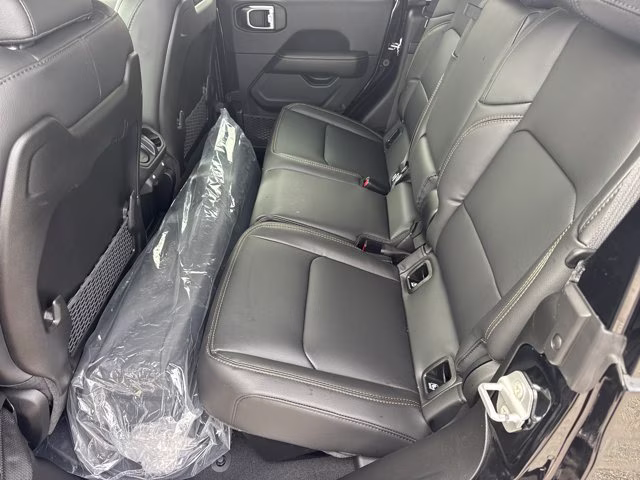 2026 Black Clearcoat Jeep Gladiator Sahara 4X4 Truck