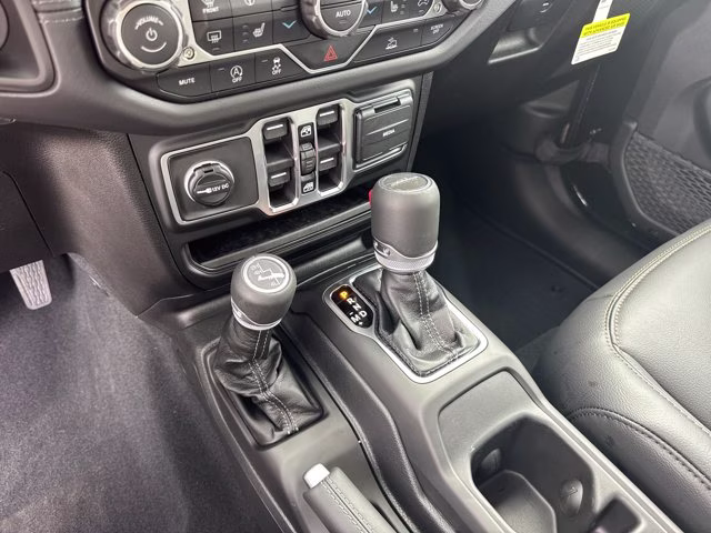 2026 Black Clearcoat Jeep Gladiator Sahara 4X4 Truck