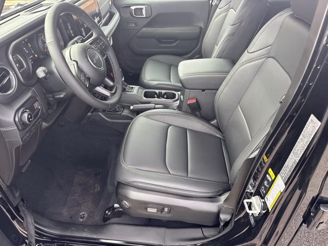 2026 Black Clearcoat Jeep Gladiator Sahara 4X4 Truck