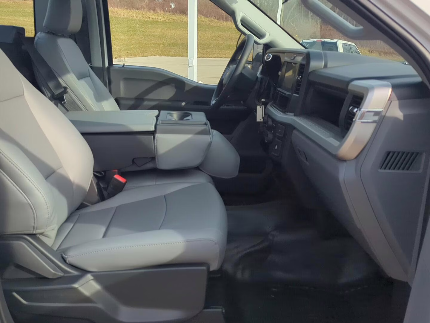 2026 Oxford White Ford Super Duty F-250 SRW XL 4X4 Truck