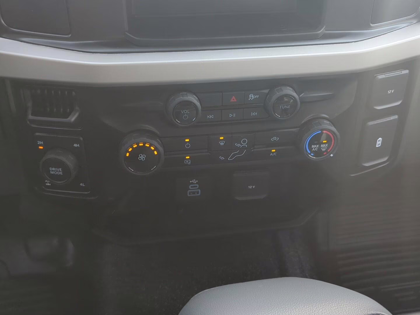 2026 Oxford White Ford Super Duty F-250 SRW XL 4X4 Truck