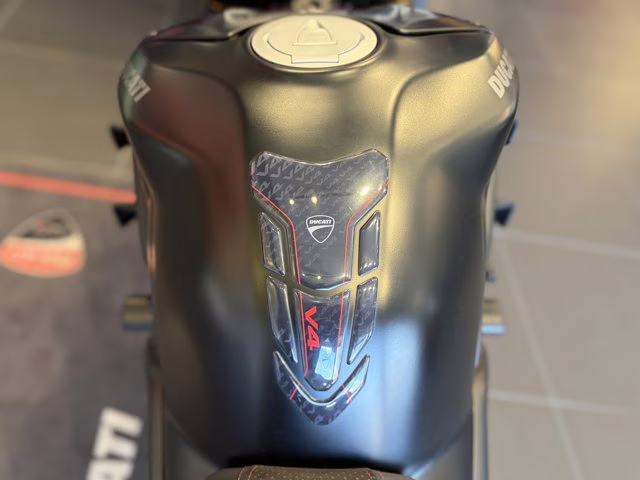 2021 BLACK Ducati Streetfighter V4S