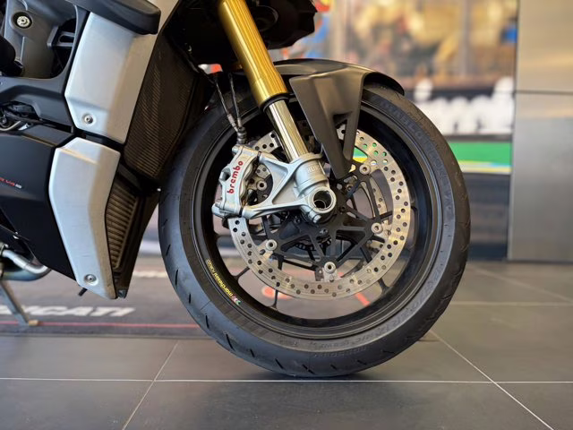 2021 BLACK Ducati Streetfighter V4S