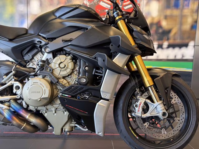 2021 BLACK Ducati Streetfighter V4S