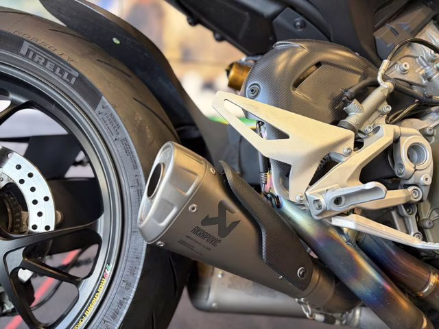 2021 BLACK Ducati Streetfighter V4S