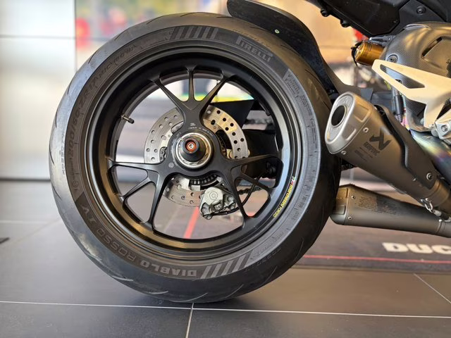 2021 BLACK Ducati Streetfighter V4S