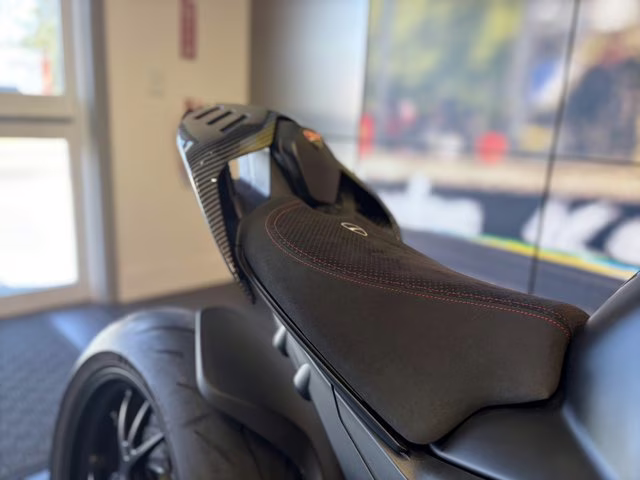 2021 BLACK Ducati Streetfighter V4S