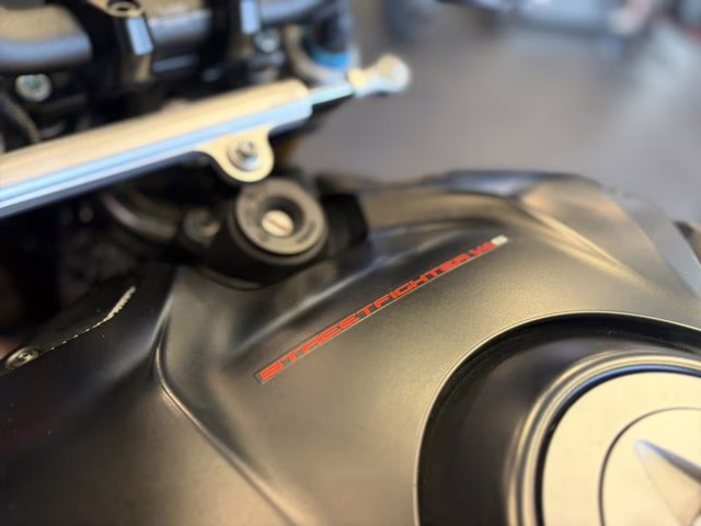 2021 BLACK Ducati Streetfighter V4S