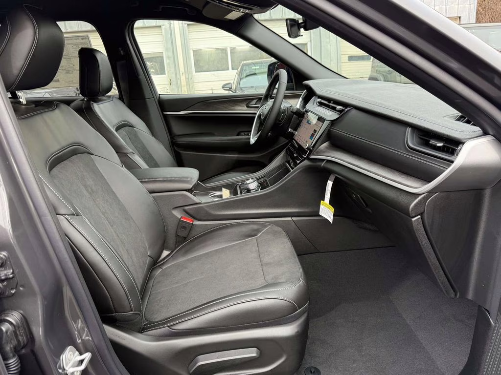 2026 Baltic Gray Metallic Clearcoat Jeep Grand Cherokee Laredo 4X4 SUV