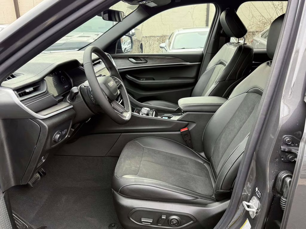 2026 Baltic Gray Metallic Clearcoat Jeep Grand Cherokee Laredo 4X4 SUV