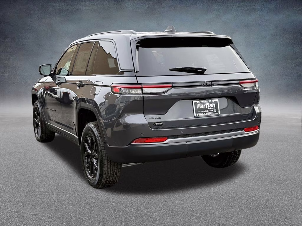 2026 Baltic Gray Metallic Clearcoat Jeep Grand Cherokee Laredo 4X4 SUV