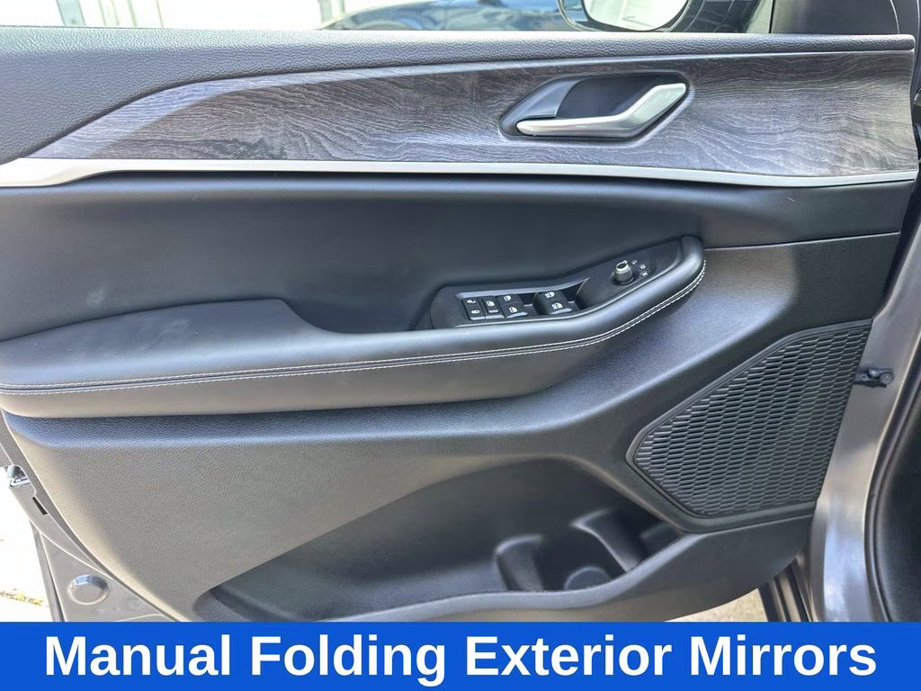 2026 Baltic Gray Metallic Clearcoat Jeep Grand Cherokee Altitude 4X4 SUV