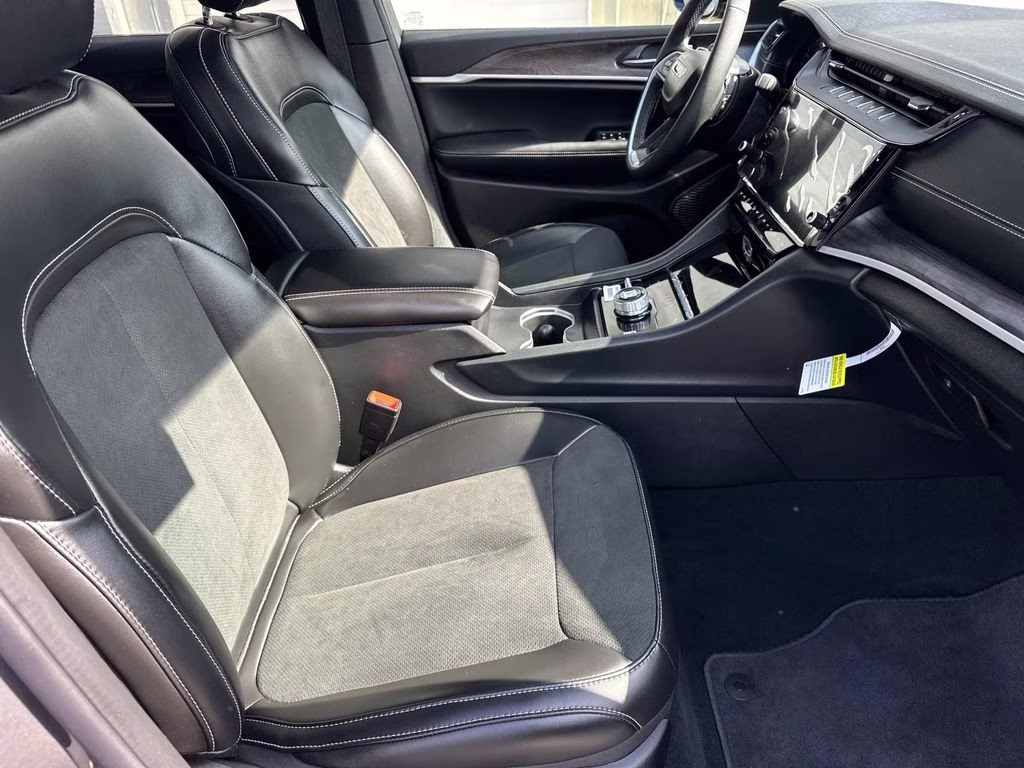 2026 Baltic Gray Metallic Clearcoat Jeep Grand Cherokee Altitude 4X4 SUV