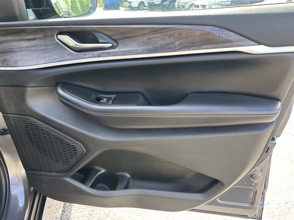 2026 Baltic Gray Metallic Clearcoat Jeep Grand Cherokee Altitude 4X4 SUV