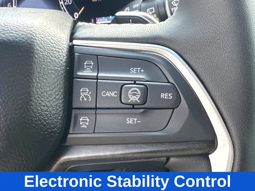 2026 Baltic Gray Metallic Clearcoat Jeep Grand Cherokee Altitude 4X4 SUV