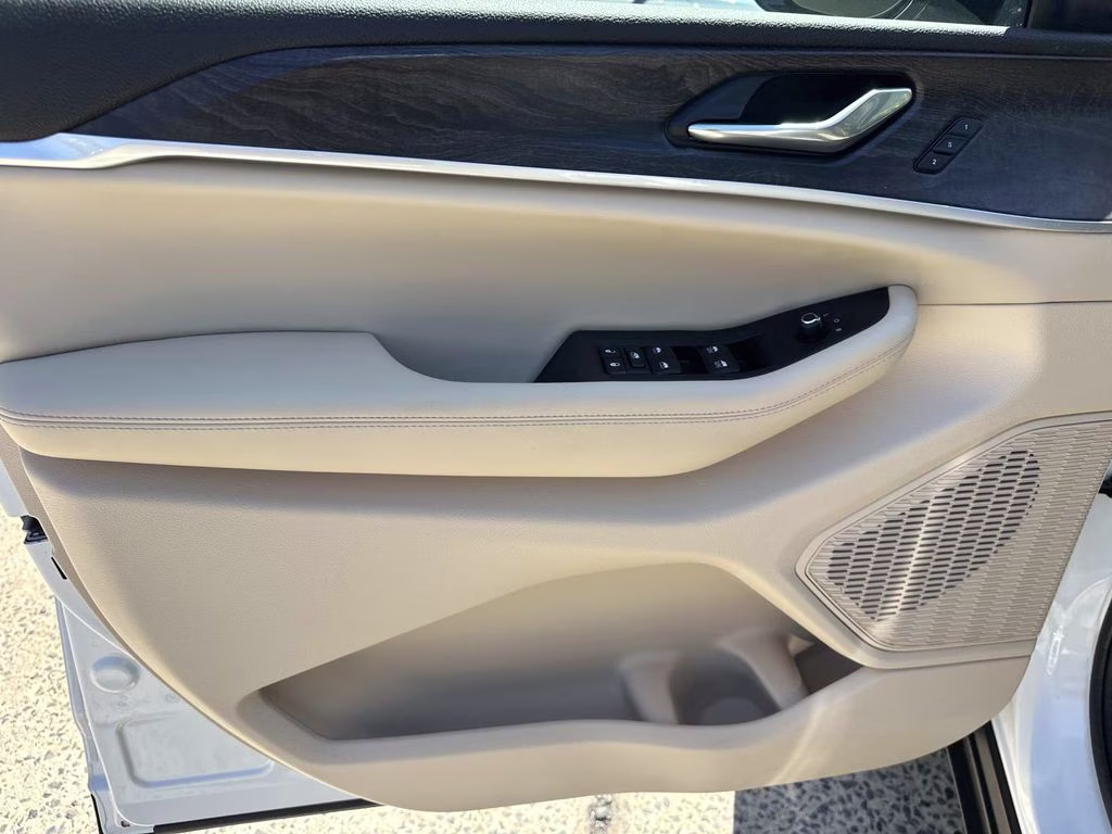 2025 Bright White Clearcoat Jeep Grand Cherokee Limited 4X4 SUV