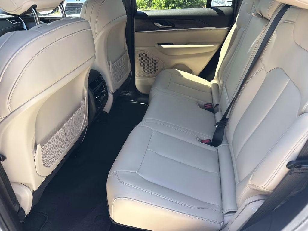 2025 Bright White Clearcoat Jeep Grand Cherokee Limited 4X4 SUV