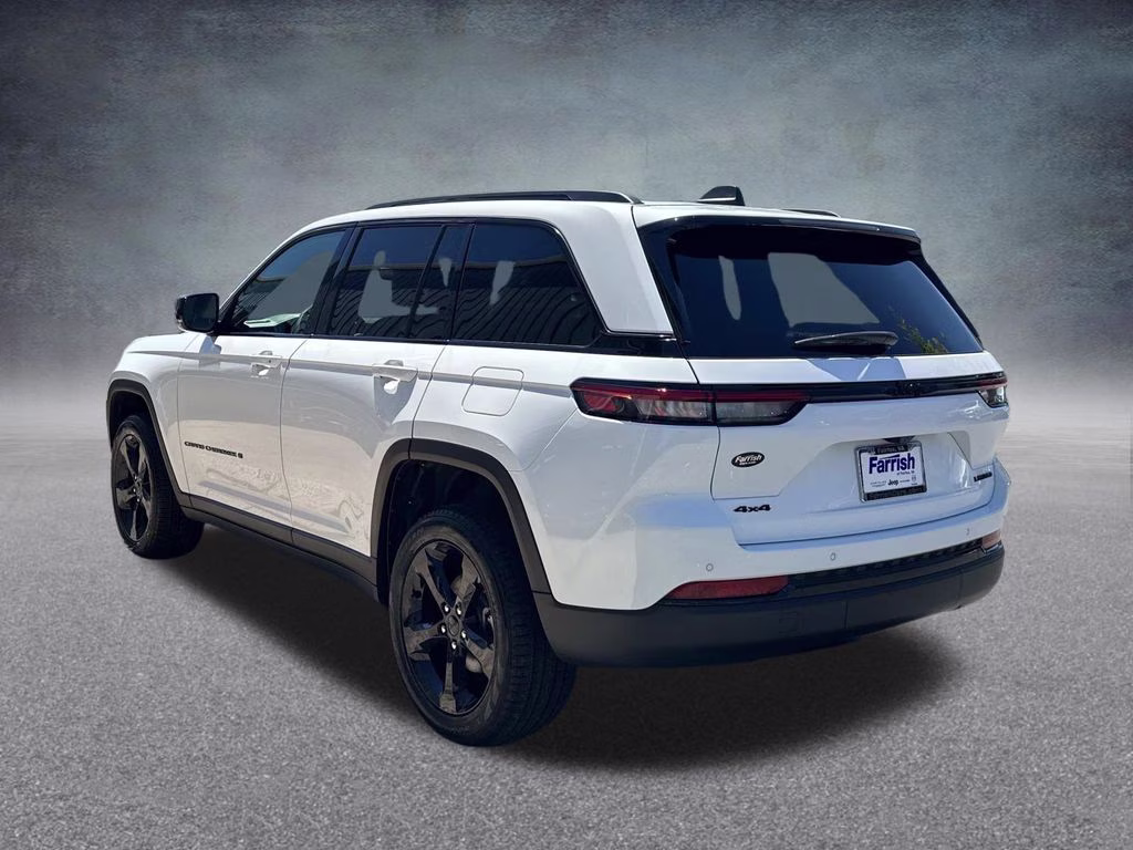 2025 Bright White Clearcoat Jeep Grand Cherokee Limited 4X4 SUV