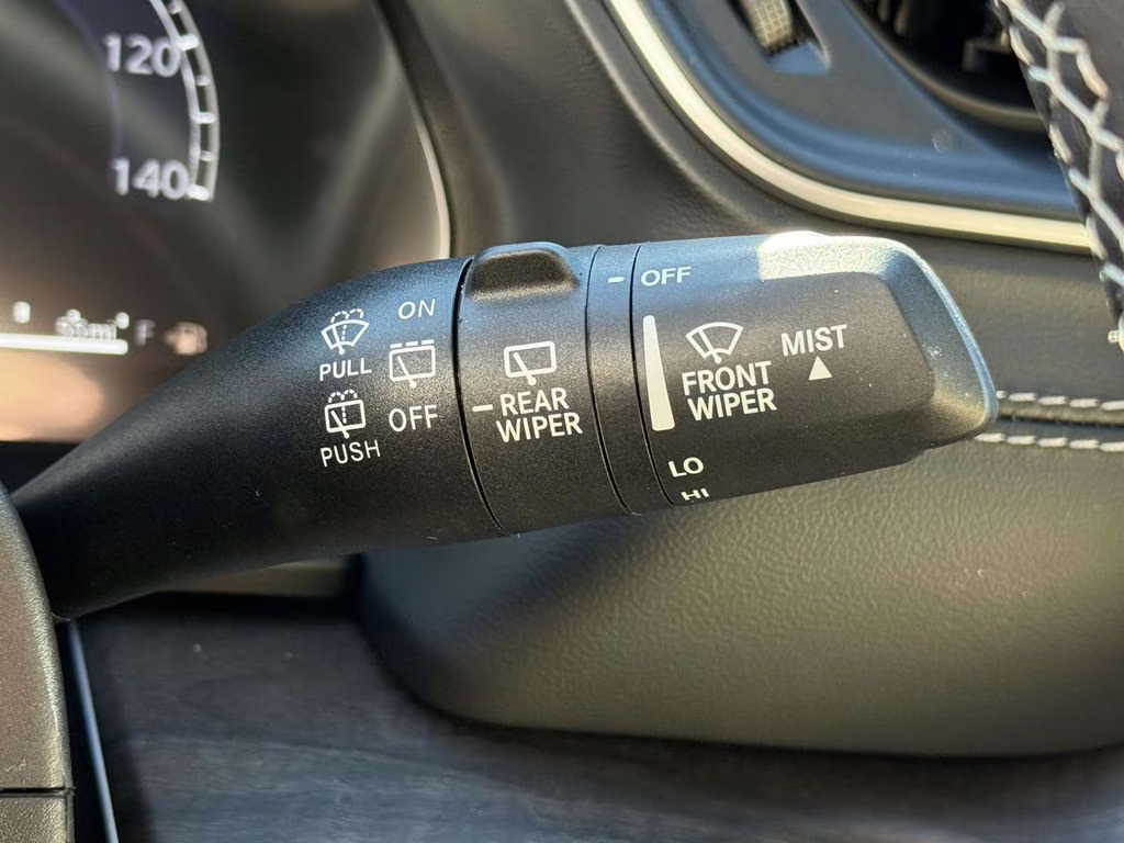 2025 Bright White Clearcoat Jeep Grand Cherokee Limited 4X4 SUV