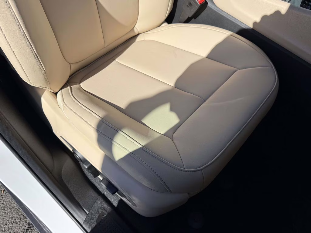 2025 Bright White Clearcoat Jeep Grand Cherokee Limited 4X4 SUV