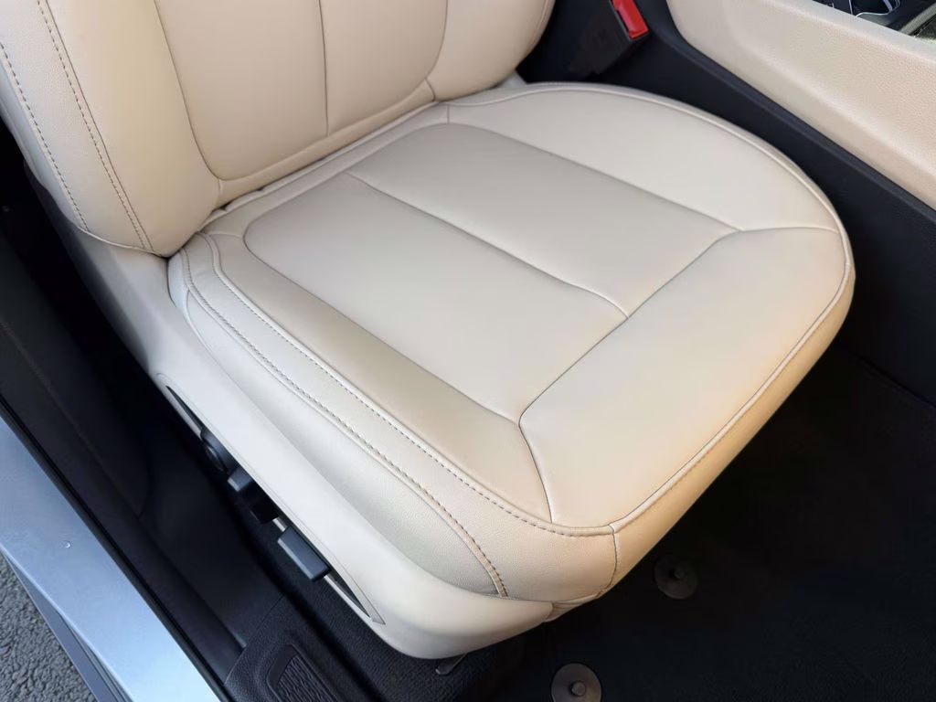 2025 Silver Zynith Jeep Grand Cherokee Limited 4X4 SUV