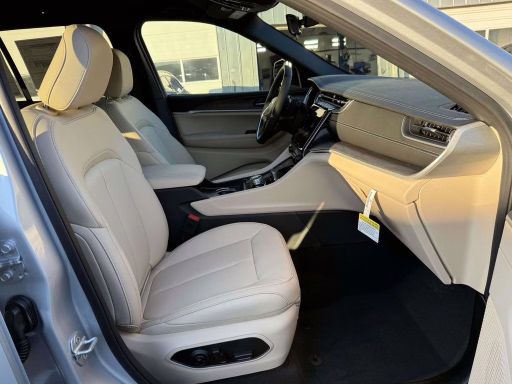 2025 Silver Zynith Jeep Grand Cherokee Limited 4X4 SUV