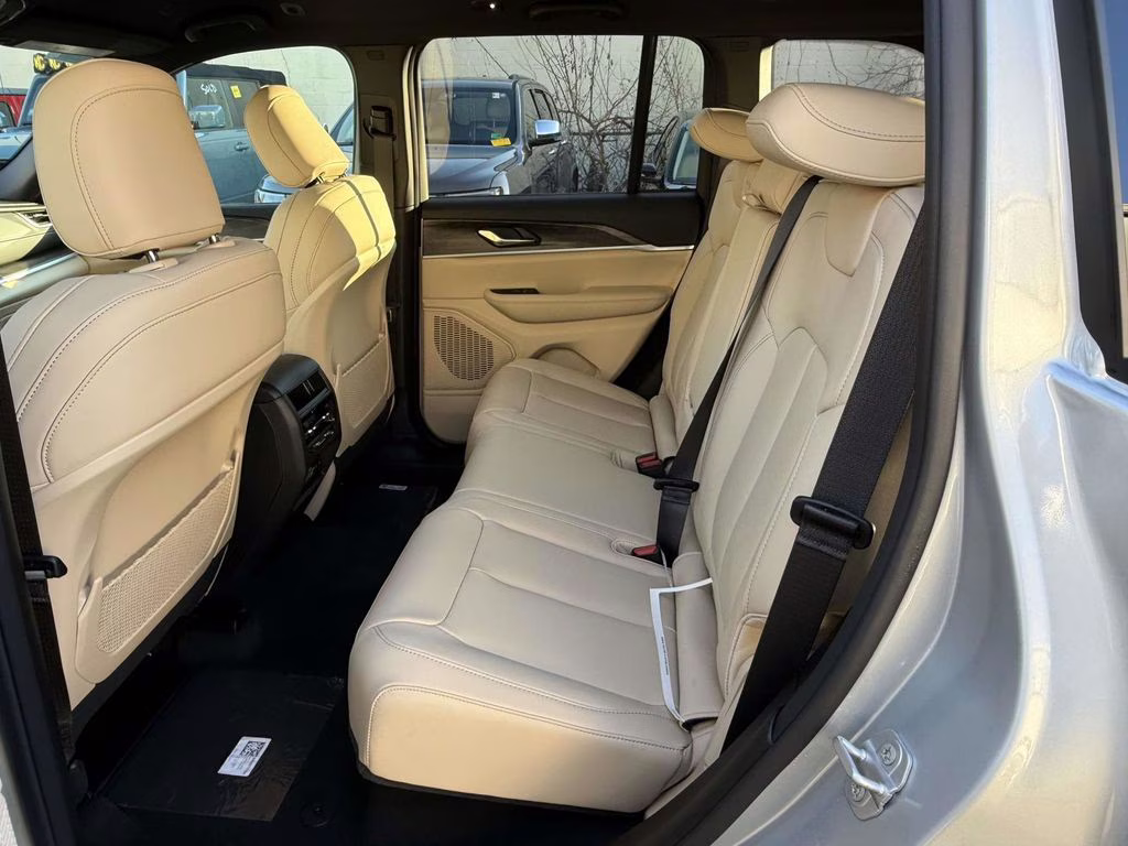 2025 Silver Zynith Jeep Grand Cherokee Limited 4X4 SUV