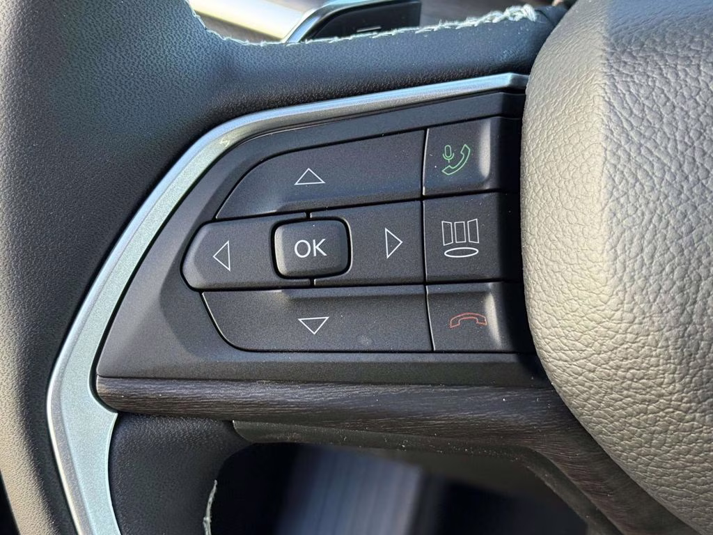 2026 Diamond Black Crystal Pearlcoat Jeep Grand Cherokee Limited 4X4 SUV