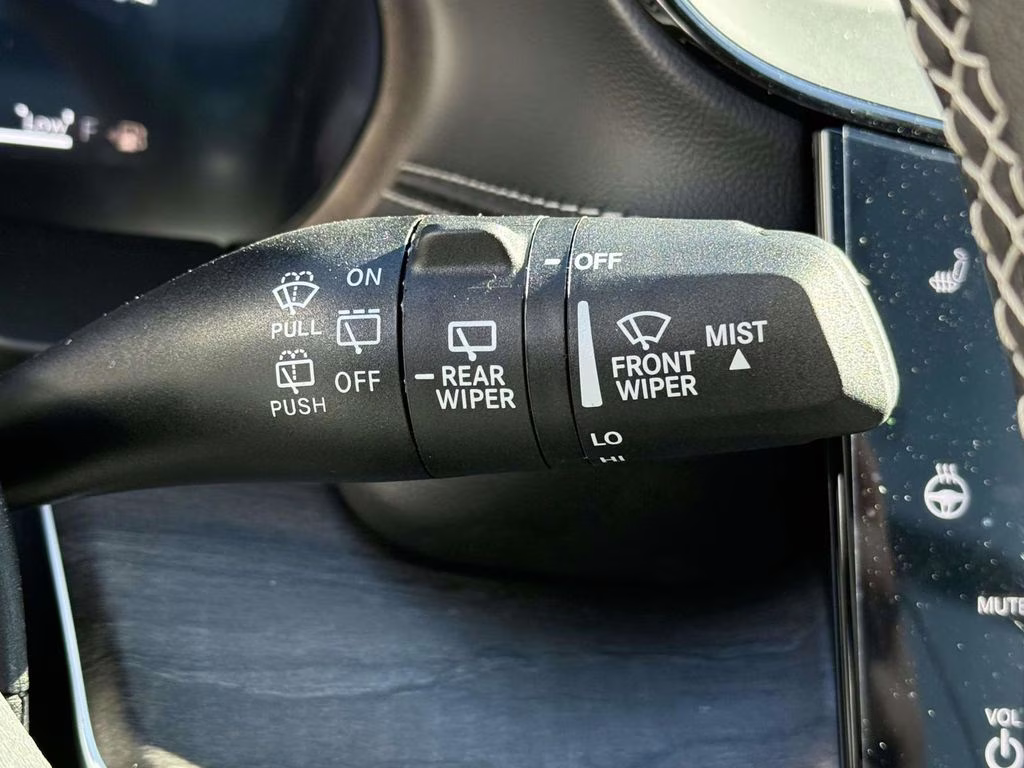 2026 Diamond Black Crystal Pearlcoat Jeep Grand Cherokee Limited 4X4 SUV