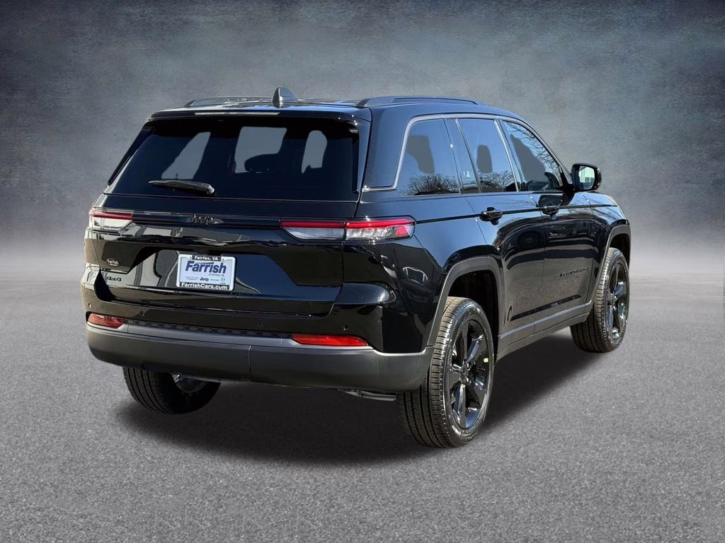 2026 Diamond Black Crystal Pearlcoat Jeep Grand Cherokee Limited 4X4 SUV
