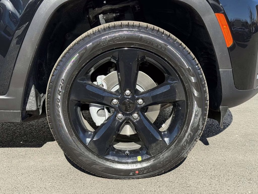 2026 Diamond Black Crystal Pearlcoat Jeep Grand Cherokee Limited 4X4 SUV