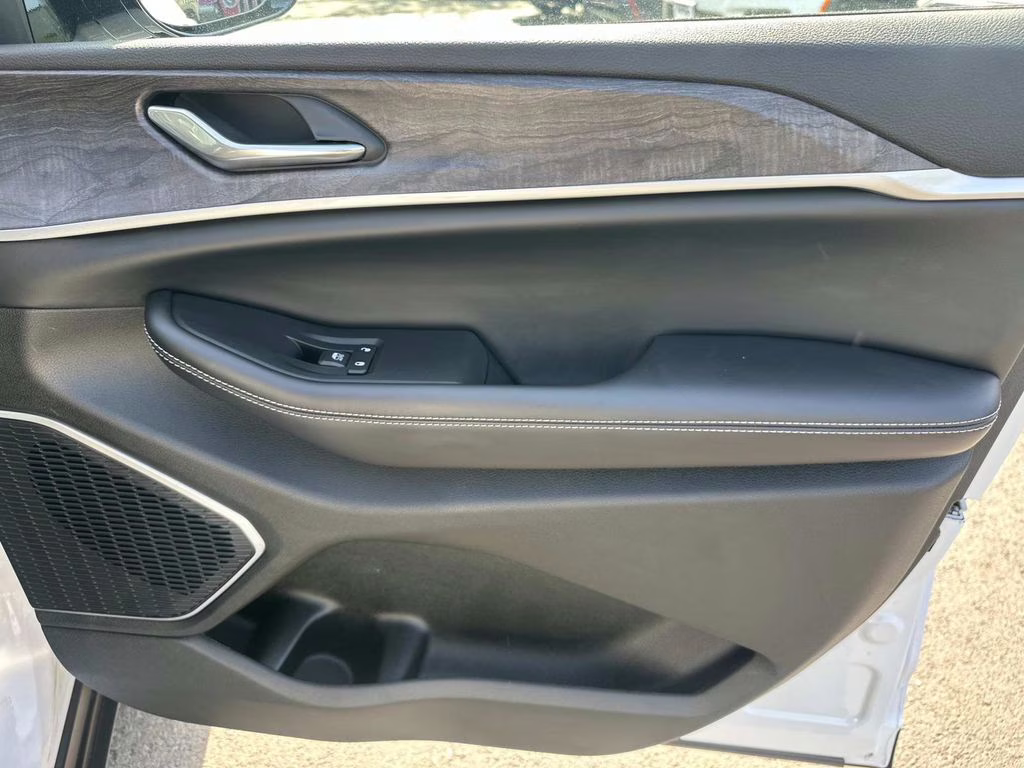 2026 Bright White Clearcoat Jeep Grand Cherokee Limited 4X4 SUV