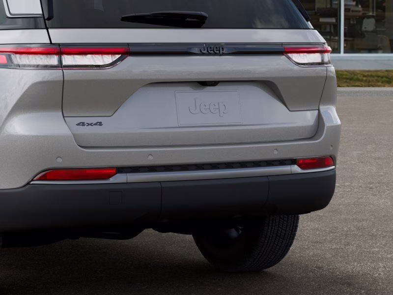 2026 Silver Zynith Jeep Grand Cherokee Laredo 4X4 SUV