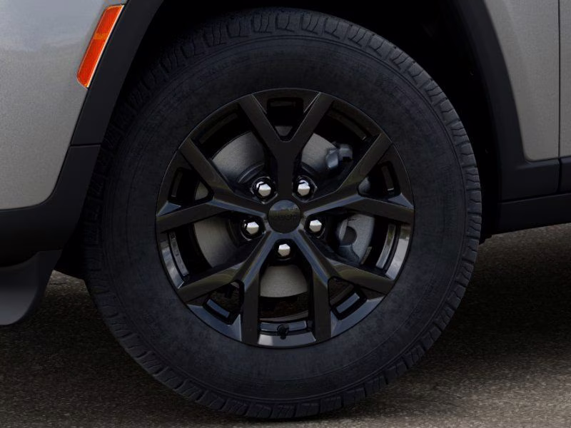 2026 Silver Zynith Jeep Grand Cherokee Laredo 4X4 SUV