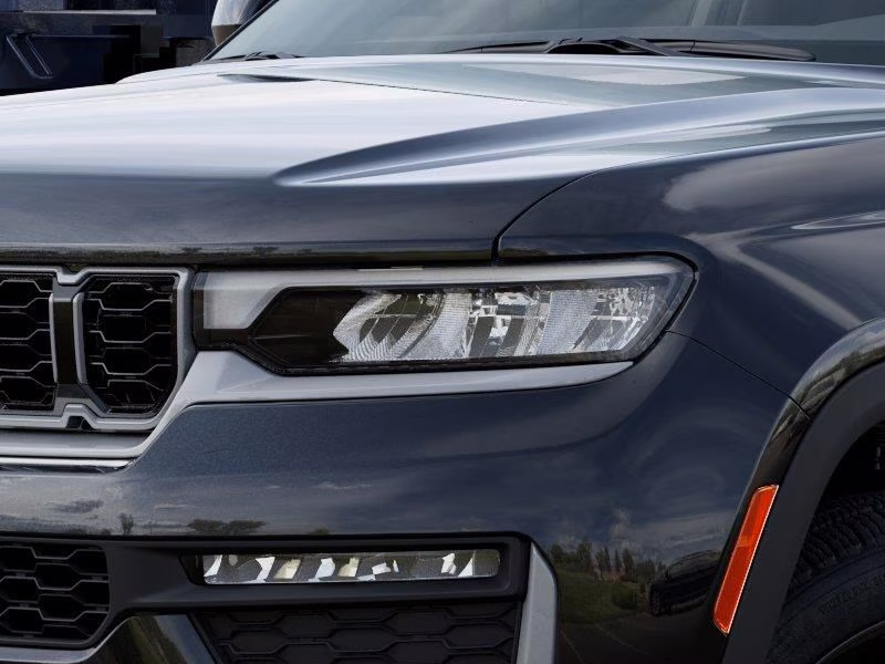 2026 Diamond Black Crystal Pearlcoat Jeep Grand Cherokee Limited RWD SUV