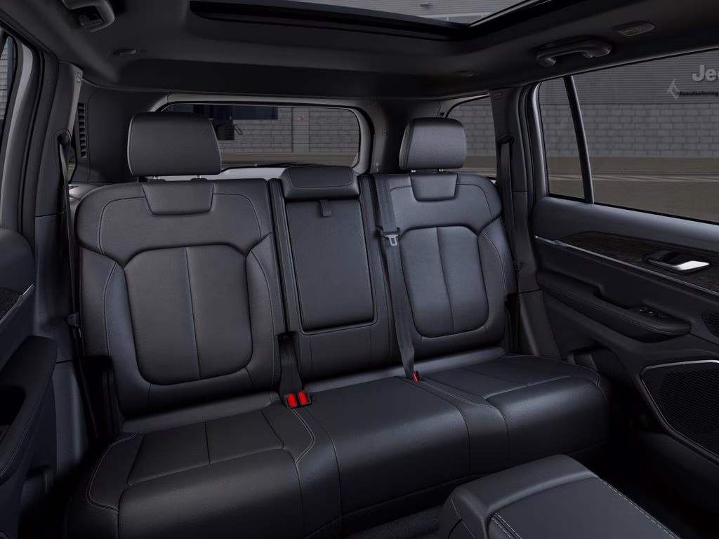 2026 Diamond Black Crystal Pearlcoat Jeep Grand Cherokee Limited RWD SUV