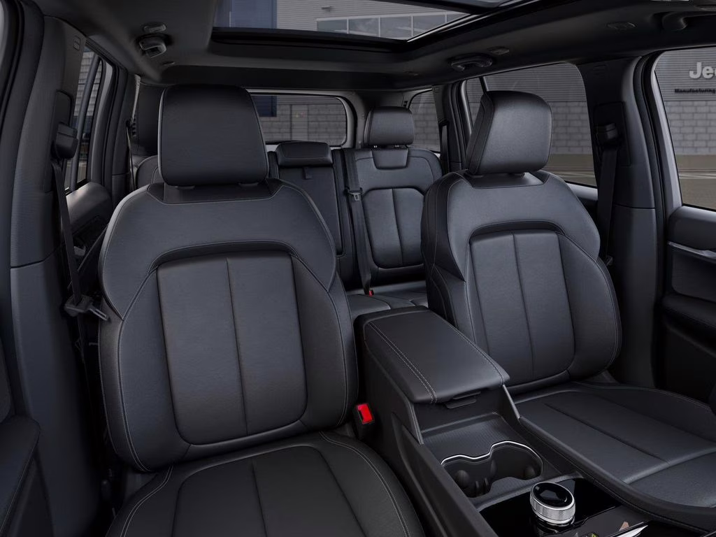 2026 Diamond Black Crystal Pearlcoat Jeep Grand Cherokee Limited RWD SUV