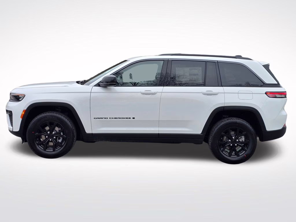 2026 Bright White Clearcoat Jeep Grand Cherokee Laredo Altitude 4X4 SUV