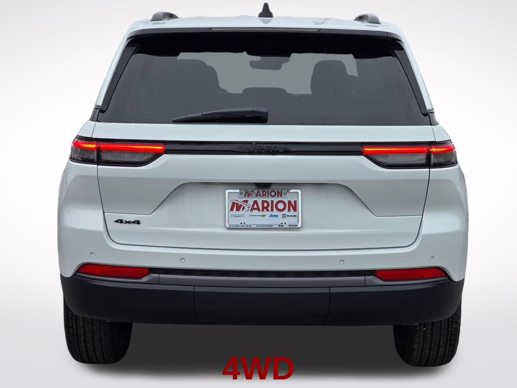 2026 Bright White Clearcoat Jeep Grand Cherokee Laredo Altitude 4X4 SUV