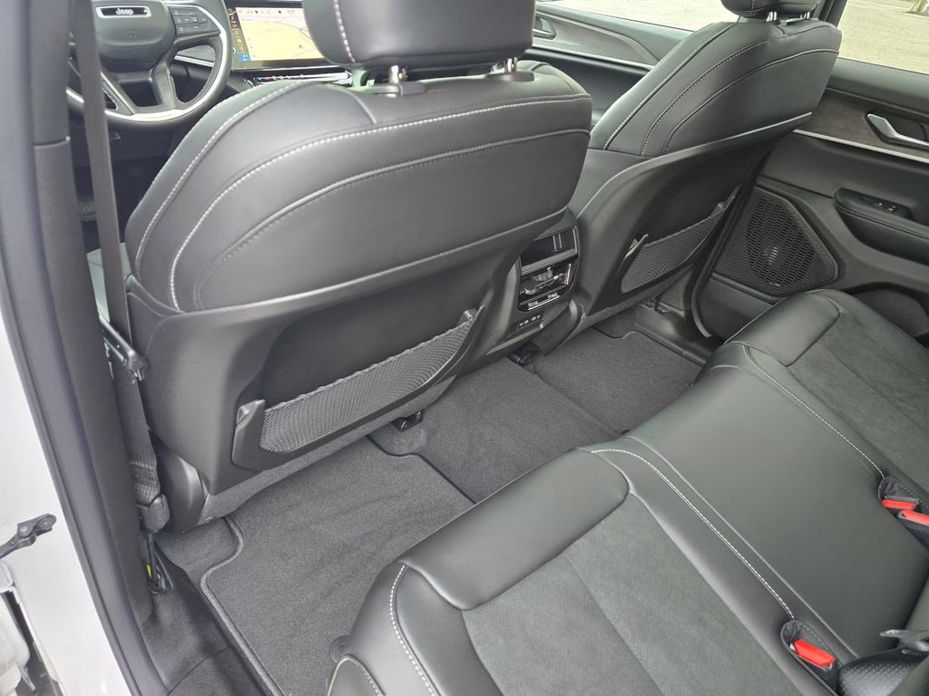 2026 Bright White Clearcoat Jeep Grand Cherokee Laredo Altitude 4X4 SUV