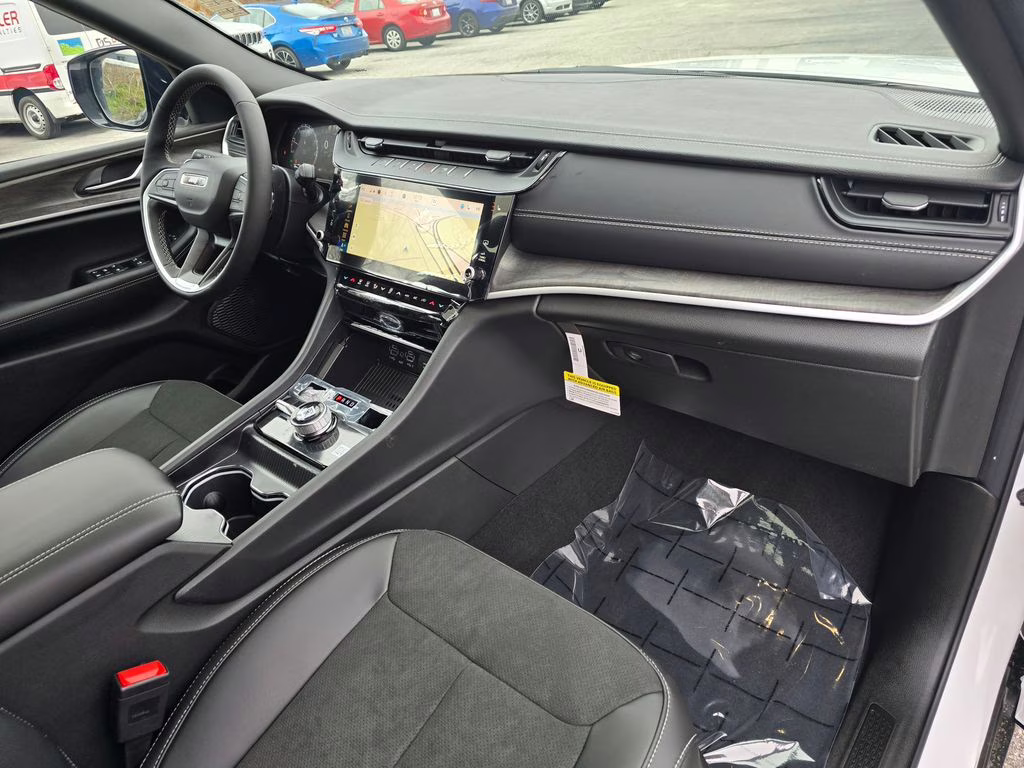 2026 Bright White Clearcoat Jeep Grand Cherokee Laredo Altitude 4X4 SUV